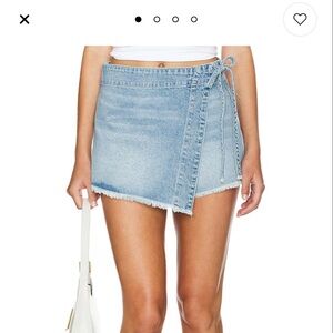 WE THE FREE EMMY DENIM SKORT IN LIGHT BLUE WASH